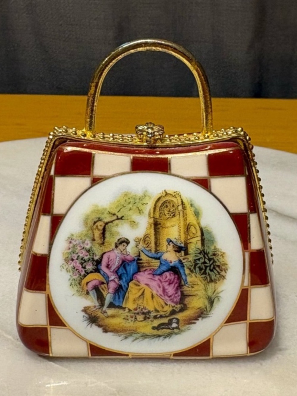 Vintage "My Treasure" Porcelain Purse Trinket Box –24K Gold Trim Victorian Scene - Picture 9 of 10